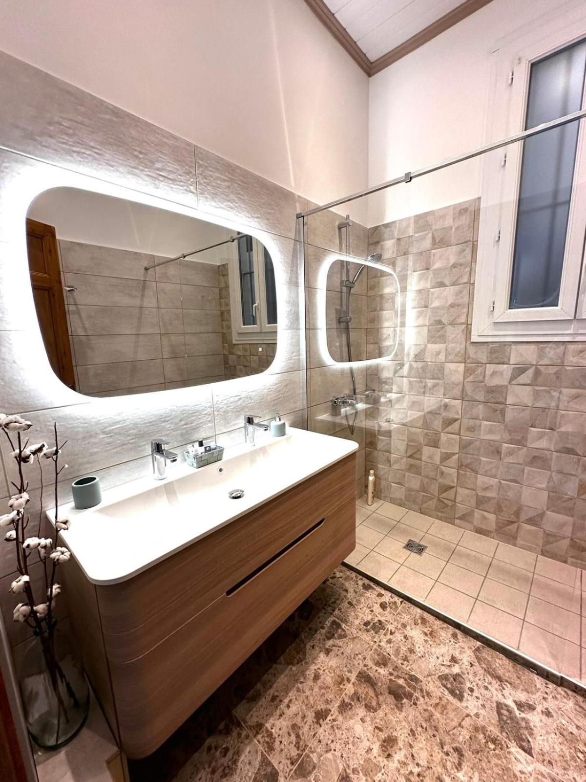 Appartement 4 A 8 Personnes, Spacieux De Standing Classe 4 Etoiles Nimes Exterior photo